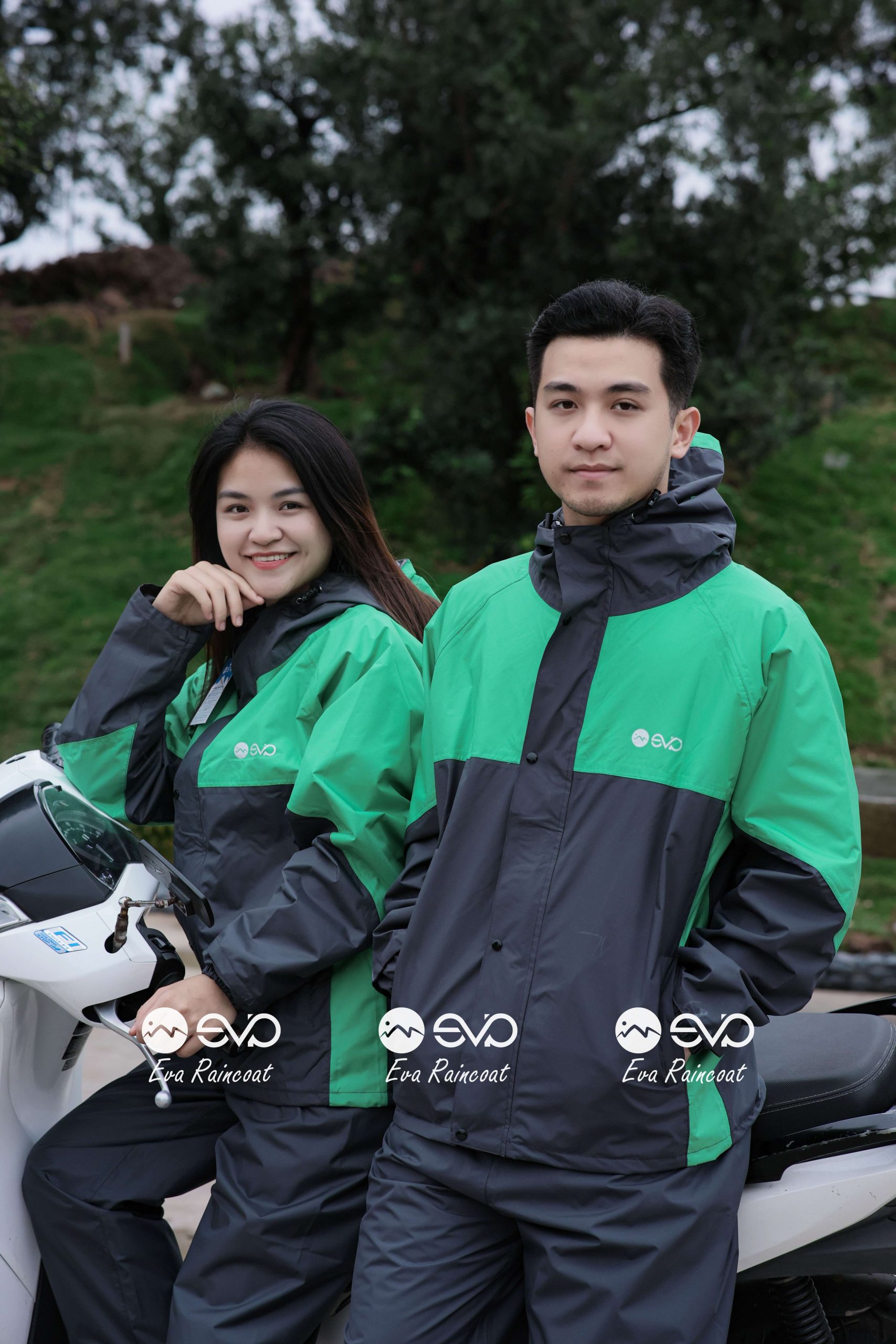 IMG_1996 Áo Mưa Bộ 2 Lớp EVA Hàng Xuất Khẩu – Xanh Ngọc Lục Bảo (Emerald Green), Form Gọn Đi Xe Máy