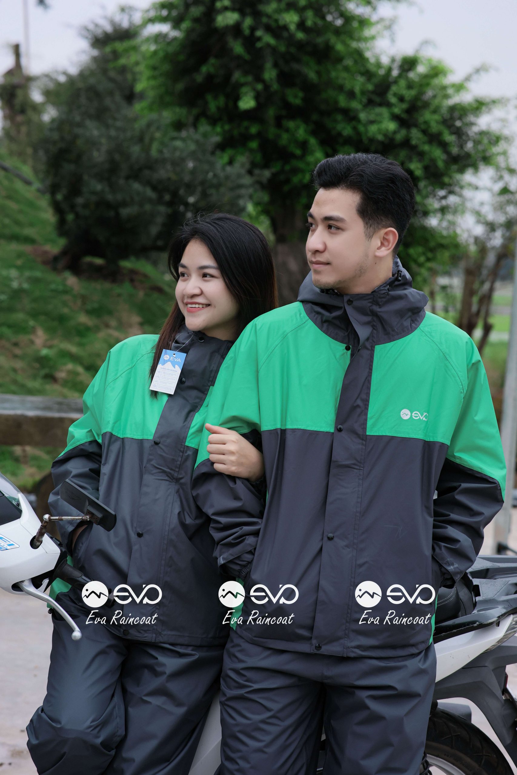 IMG_2003 Áo Mưa Bộ 2 Lớp EVA Hàng Xuất Khẩu – Xanh Ngọc Lục Bảo (Emerald Green), Form Gọn Đi Xe Máy