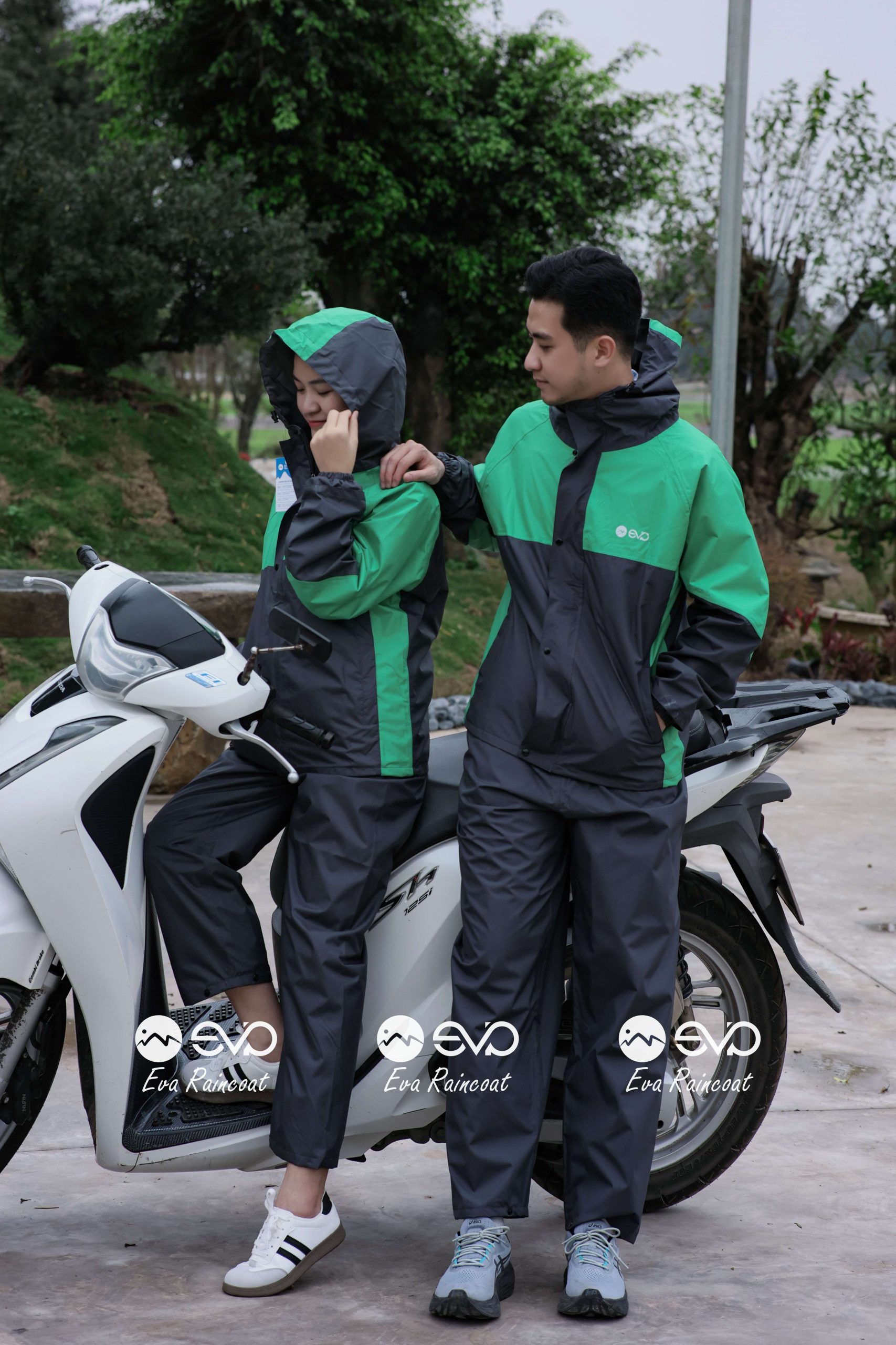 IMG_2006 Áo Mưa Bộ 2 Lớp EVA Hàng Xuất Khẩu – Xanh Ngọc Lục Bảo (Emerald Green), Form Gọn Đi Xe Máy