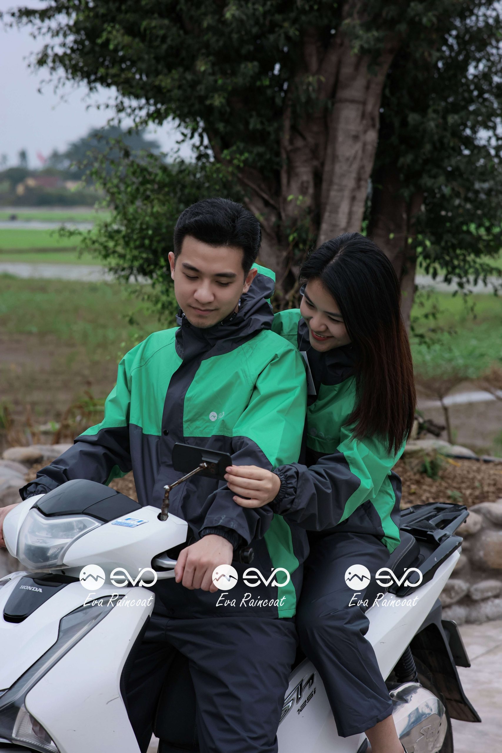 IMG_2016 Áo Mưa Bộ 2 Lớp EVA Hàng Xuất Khẩu – Xanh Ngọc Lục Bảo (Emerald Green), Form Gọn Đi Xe Máy